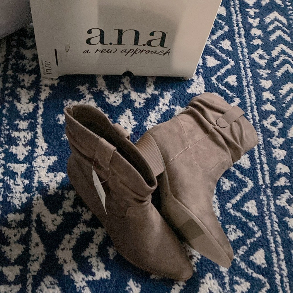 A.N.A. Boots